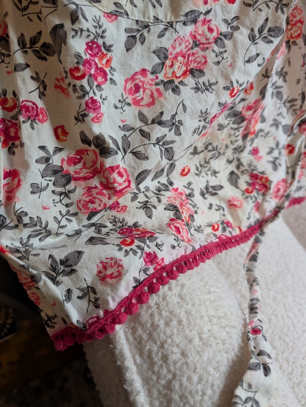 Kitchen Apron Roses - Picture 2 of 4